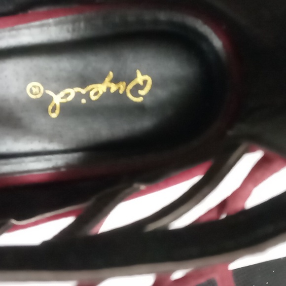 Quipid like new stringup flats size 7 - Picture 9 of 9